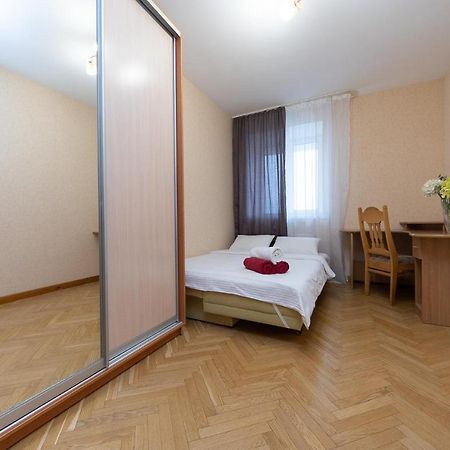 Spacious Apartments In The Center Of Obolon 2 Bedrooms Kiev Exterior foto