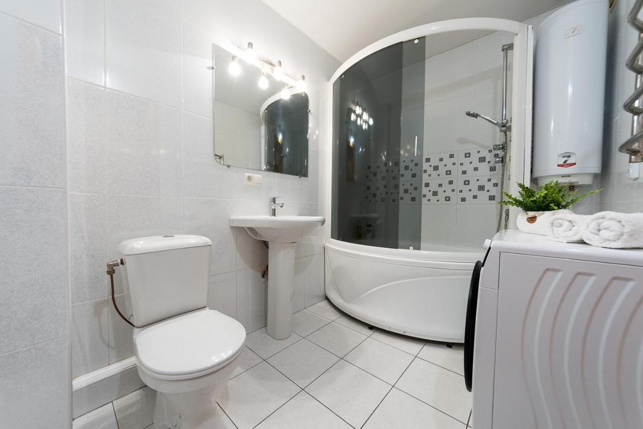 Spacious Apartments In The Center Of Obolon 2 Bedrooms Kiev Exterior foto