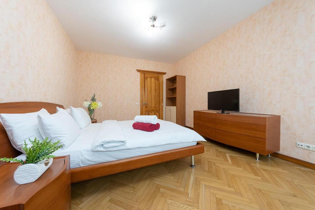 Spacious Apartments In The Center Of Obolon 2 Bedrooms Kiev Exterior foto