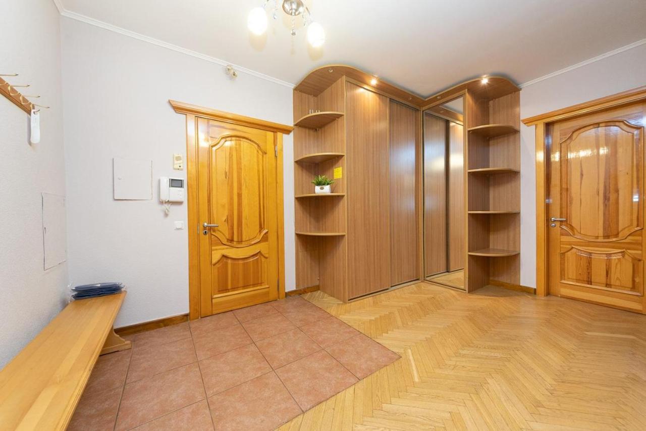 Spacious Apartments In The Center Of Obolon 2 Bedrooms Kiev Exterior foto