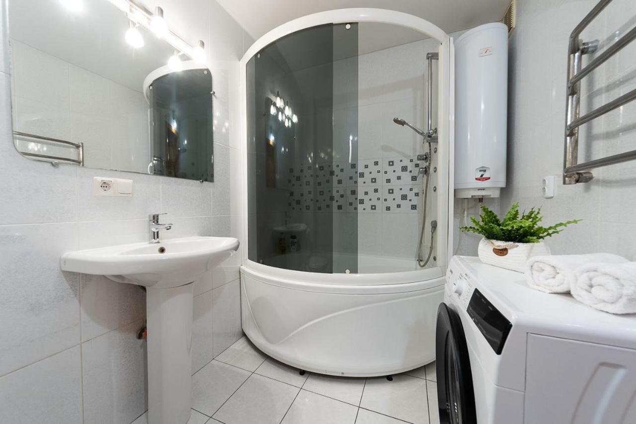 Spacious Apartments In The Center Of Obolon 2 Bedrooms Kiev Exterior foto