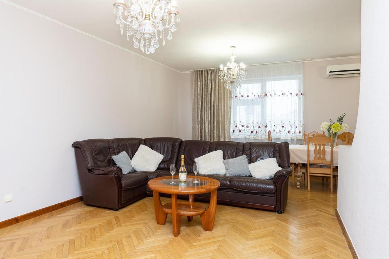 Spacious Apartments In The Center Of Obolon 2 Bedrooms Kiev Exterior foto